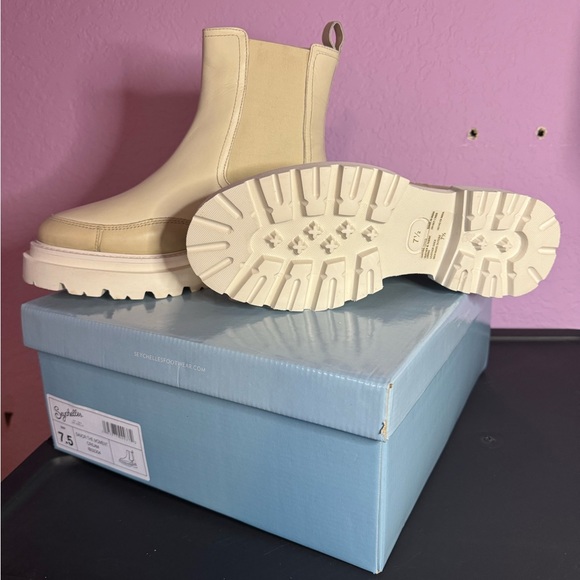 Chunky boots NWT cream ,, these boots are rad. Too small for me, perfect for you - Picture 2 of 4